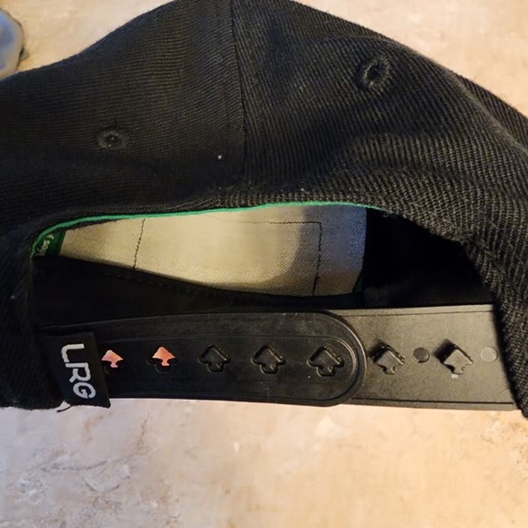 Snapback Black Hat with the saying "Smokin'em all since 1947" - Picture 4 of 9